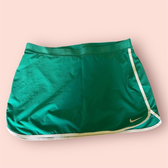 Nike Green and White tennis skirt size XL - Picture 1 of 3